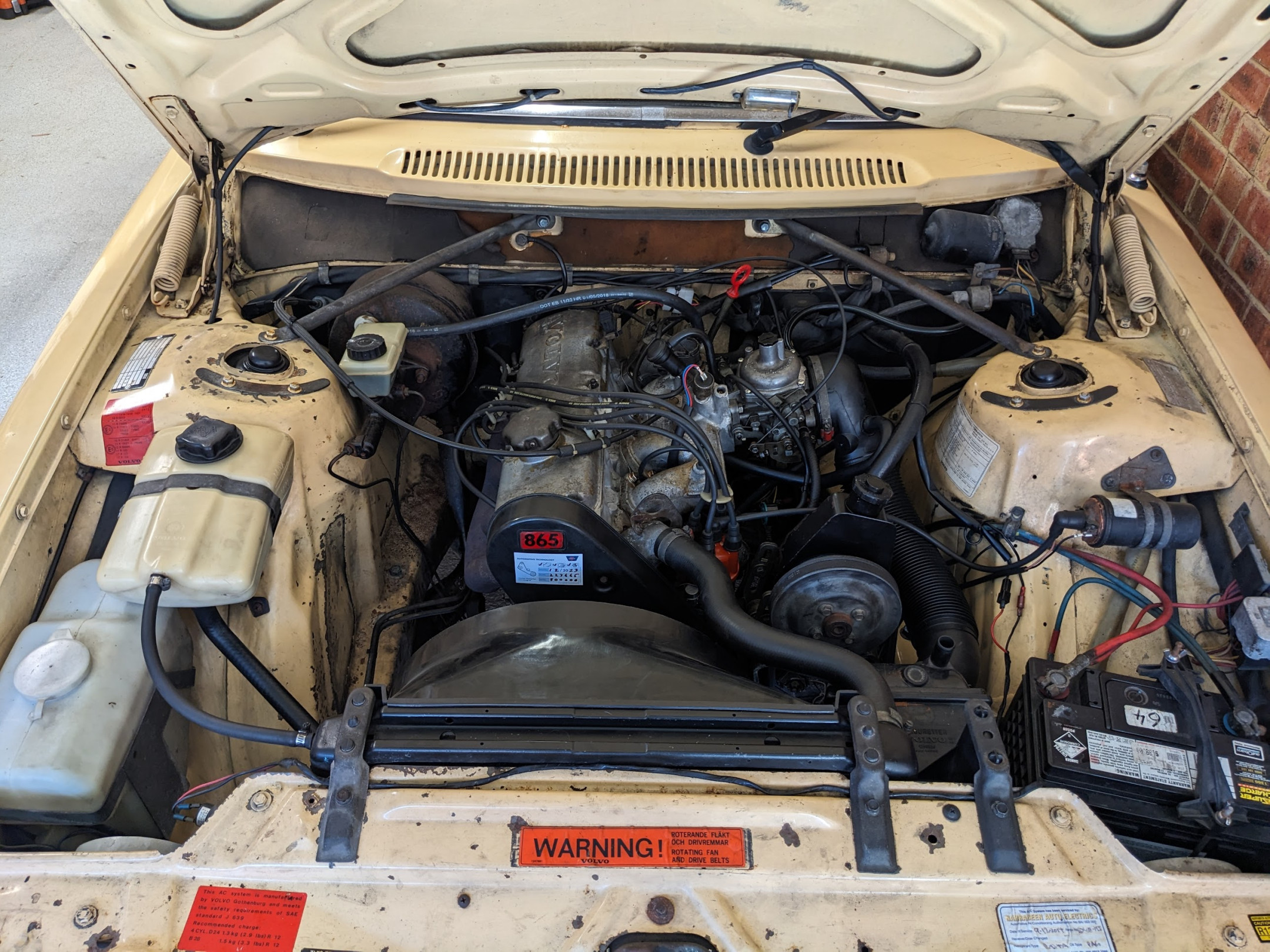 1981 Volvo 244DL B21A engine bay