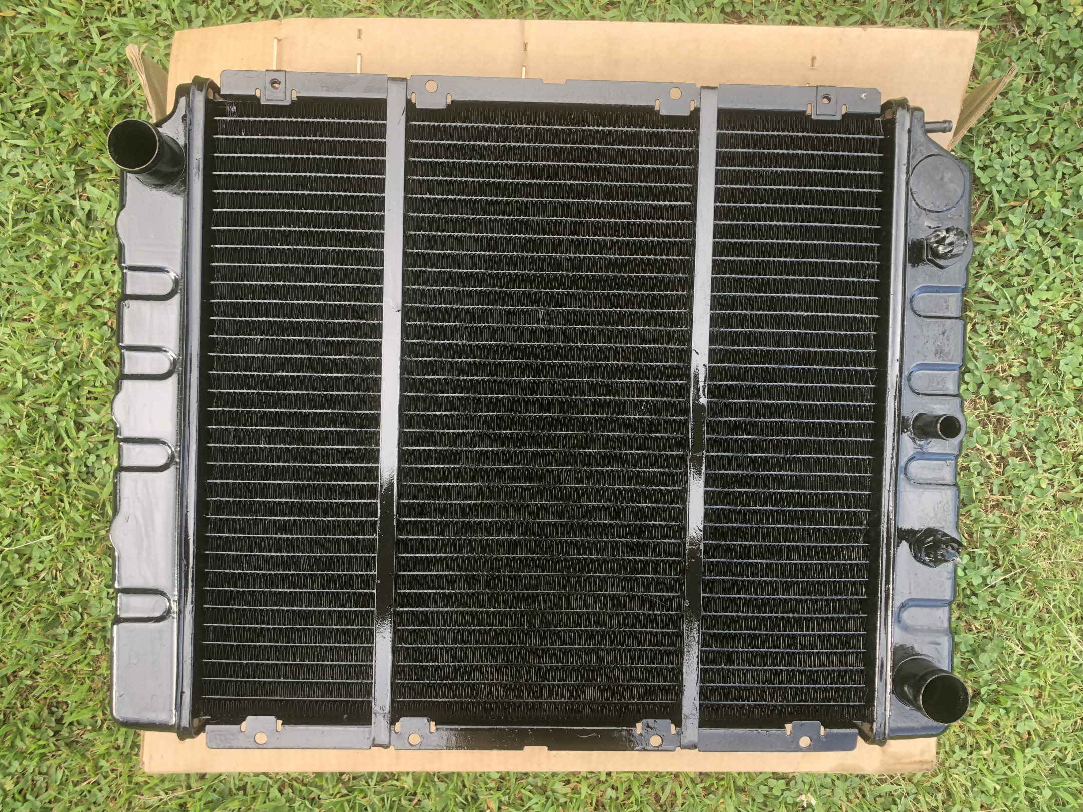 thumbnail image 2 of PM Performotor OE Style Aluminum Radiator For Volvo 740 (87-92) & 940 (92-95) 2.3L 2 of 2