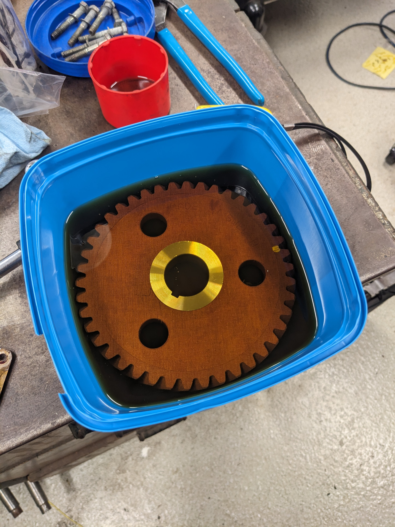 Fiber timing gear soaking in oil Volvo B20