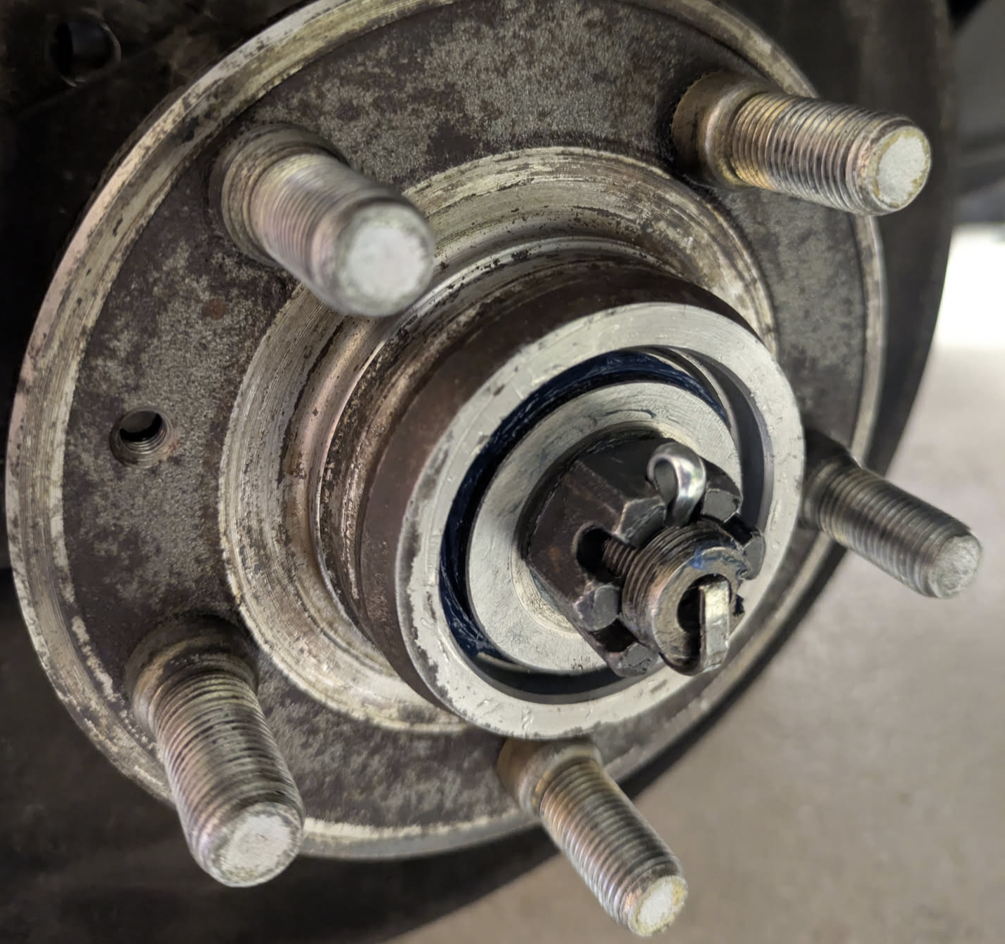 Volvo 240 front hub installed